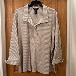 Ali Miles Beige and White Textured Top